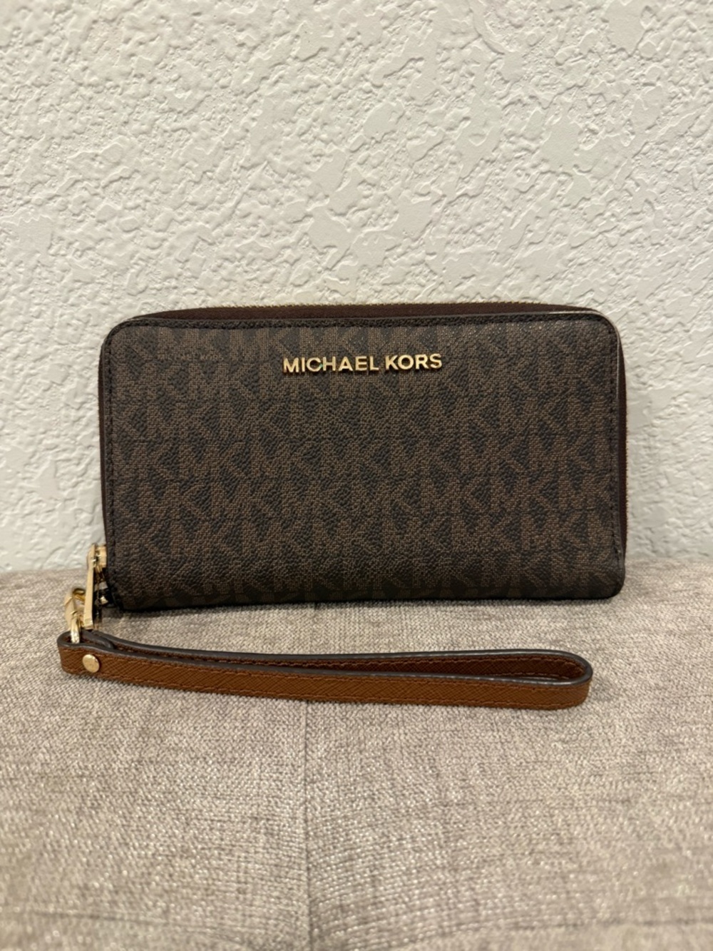 Michael Kors Brown Jet Set Signature Logo Smartphone Wristlet with Gold Hardware